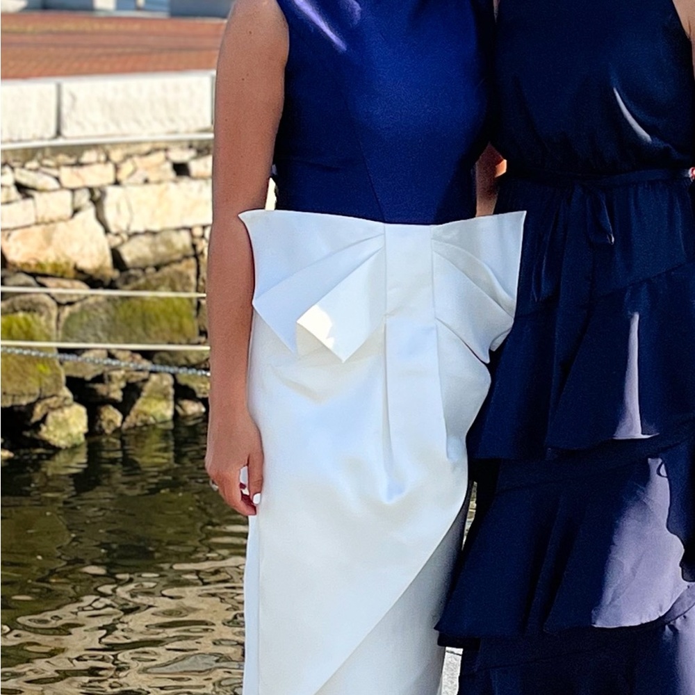 Kay Unger bow gown